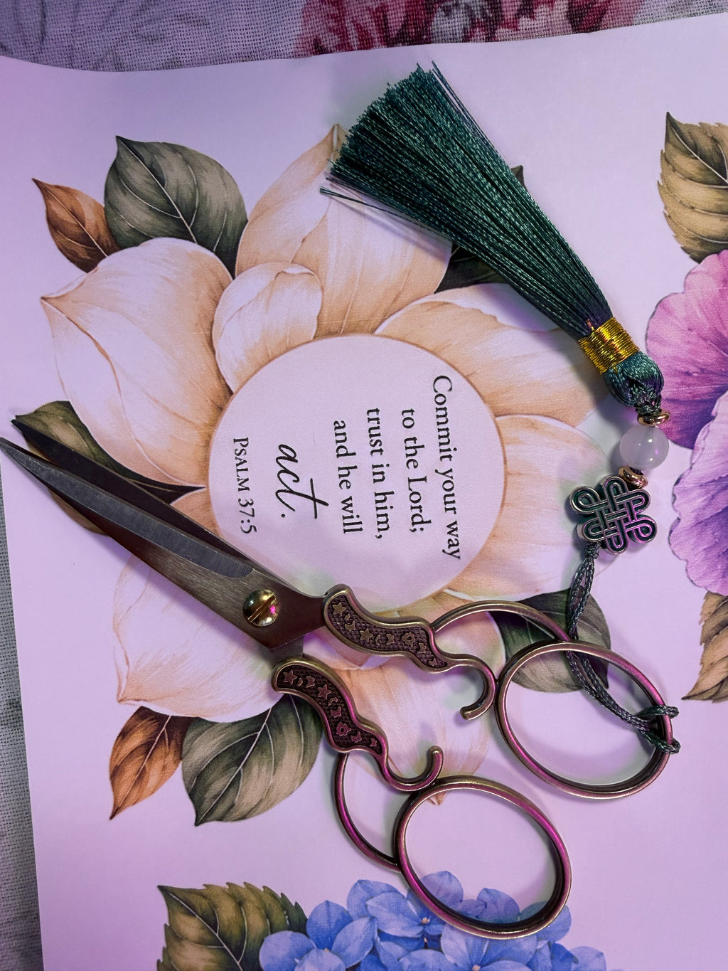 Vintage Look Detail Scissors