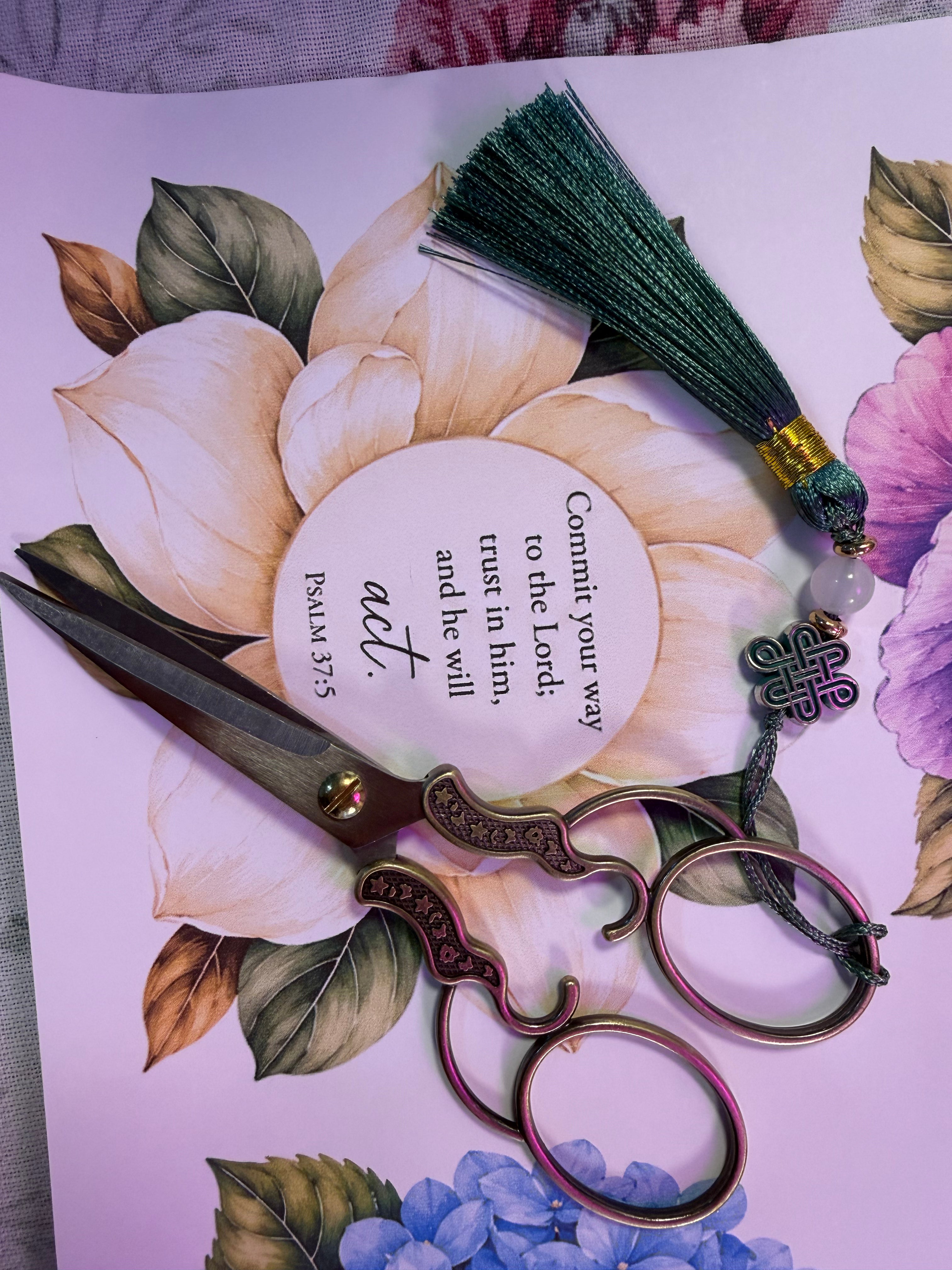 Vintage Look Detail Scissors